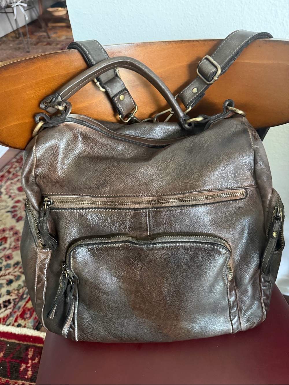 Vintage-Inspired Brown Leather Shoulder Bag - Picture 8 of 13